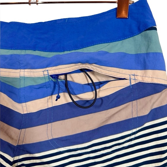 Patagonia Women's Wavefarer Boardshorts - 5" in Fitz Stripe Small: Float Blue - Picture 6 of 9